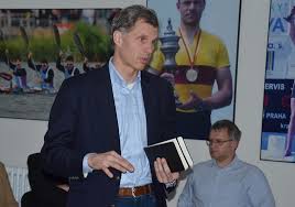 Během aktivní sportovní kariéry reprezentoval ve veslování a osmnáct let stál v čele českého veslařského svazu. Veslar Jiri Kejval Byl Znovu Zvolen Do Cela Cov Novinky Domu Cesky Veslarsky Svaz Cvs
