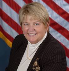 Communications Pioneer Headlines Spring Grad Ceremonies