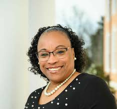 Sandra Norris's Instagram, Twitter & Facebook