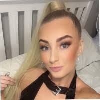 Julie Loxton's Instagram, Twitter & Facebook