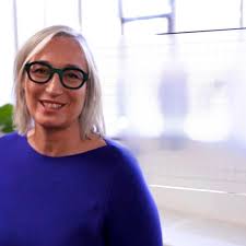 Sandra FERREIRA, Diététicienne nutritionniste débat à propos du Nutriscore  face à Mr Jean-François Rousset, député Renaissance de l'Aveyron et Mr  Cyrille Isaac-Sibille, député MoDem du Rhône. Le Nutriscore doit-il être  apposé sur