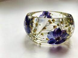 Resin jewelry ideas in this video. Dry Flower Resin Bracelet Artisangifts