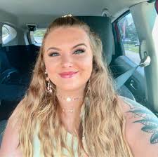 How to identify and handle a large spider in the home?