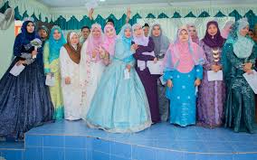 Pada jaman perjuangan, guru sudah memiliki sebuah organisasi. Foto Hari Guru Tema Baju Pengantin Meriah Melaram Bagai Nak Bersanding Kisah Dunia