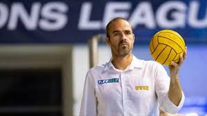 Benedek tibor vitán felül állóan a kortárs magyar vízilabda legnagyobb alakja volt. Benedek Tibor A Balatonban Es Egy Focipalyan Is Tartott Mar Edzest Az Uvse Polosainak Eurosport