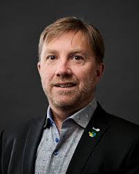 Neil Waugh's Instagram, Twitter & Facebook