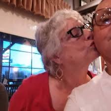 Merry Christmas Eve Everyone 🤍 Sending love to every heart-especially  those missing someone this season. May peace, warmth, and love find you  wherever you are.