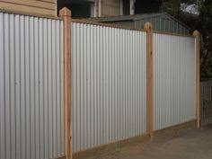 Corrugated Iron Fence I Really Like This Idea Why Didn T I See This Before We Put In Our Wooden One Fechten Zaun Garten Haus Und Garten