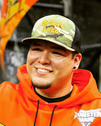 Armando Castro's Instagram, Twitter & Facebook