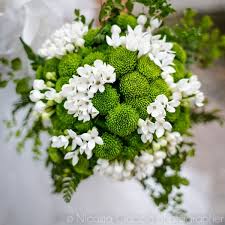 La composizione è formata da una ricca serie di fiori: Wedding Bouquet Bouquet Sposa Foto Bouquet Bouquet Matrimonio Mazzo Di Fiori Fiori Per Matrimoni