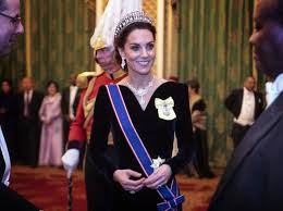 Regina, ducele de edinburgh, prințul de wales, ducesa de. Kate Middleton De La OspÄƒtÄƒriÅ£Äƒ La DucesÄƒ De Cambridge Evenimentul Zilei