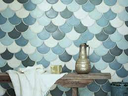 Cet écailleur à poisson bleu triple action vitecaille permet de préparer les poissons très facilement, avec un seul ustensile ! Le Carrelage Ecaille Option Tendance Feminine Et Retro Joli Place Carrelage Ecailles De Poisson Ecaille