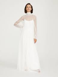 Le maniche hanno una lunghezza perfetta, giusta al gomito, e i fili metallizzati che compongono il tessuto lo rendono estremamente lussuoso e si presta bene ad essere indossato come abito da sposa o come. Come Scegliere L Abito Da Sposa In Base All Eta Io Donna