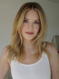 meghannfahy x @chanelofficial lunch earlier this week 🤍 Make up  @samanthalmua Hair @jacobrozenberg @aframe_agency #meghannfahy #waveyhair  #hair #celebrityhair #chanel #hairbyjacobrozenberg