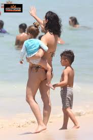 Most popular morena baccarin photos, ranked by our visitors. Gotham Stars Morena Baccarin And Ben Mckenzie Brazilian Beach Day With The Kids Hollywood Pipeline