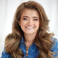 Abigail Foster's Instagram, Twitter & Facebook