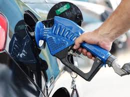 Gasolina completa 11 meses de aumento acelerado de preços. Petrobras Aumenta Precos Da Gasolina E Do Diesel Nas Refinarias Amanha 18 02 2021 Uol Economia