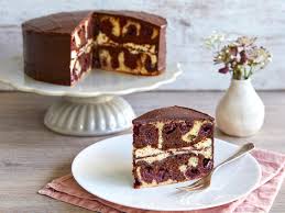 Die leckere puddingcreme macht den kuchen perfekt. Klassische Donauwelle Mit Pudding Einfach Backen