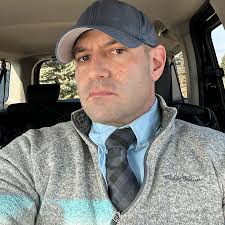 Derek Isham's Instagram, Twitter & Facebook