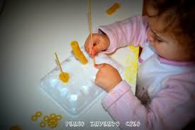 3 Semplici Giochi Da Fare In Casa Con I Bambini Con Meno Di 2 Anni Come Riusare Dei Mozziconi Di Giochi Per Bambini Attivita Per Ragazzi Attivita Per Bambini