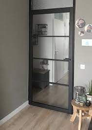 pin op deur naar woonkamer