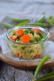 Salade De Petit Pois Carottes Et Pates Orzo Recette Tangerine Zest Recipe Veggie Recipes Pea Recipes Salad Recipes