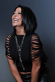 Music video by alejandra guzmán a dueto con fonseca performing yo no soy de nadie. Pin En 80