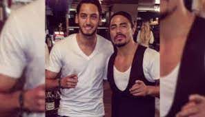 Işine aşık bir işletmeci olarak nusret bey, daha çok çalışıp daha iyisini yapana kadar ülkemizde öncü ideal menüm şu şekildedir: Vom Metzger Zum Internet Phanomen Diese Stars Waren Bei Salt Bae Zu Gast Seite 1