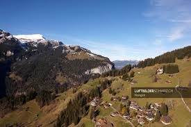 Die einzige kreuzworträtselantwort lautet emmental und ist 35 zeichen lang. Luftaufnahme Wengen Kanton Bern Luftbilderschweiz Ch