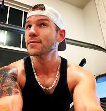 Sterling Simcox's Instagram, Twitter & Facebook