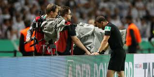 Les merengues en colère contre l'arbitre. Coupe Du Monde 2018 Tout Ce Qu Il Faut Savoir Sur La Var L Assistance Video A L Arbitrage