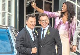 Frauke ludowig berichtet in ihrer allabendlich über rote teppiche, schicke roben und glamouröse events. Hochzeit Auf Sylt Designer Guido Maria Kretschmer Sagt Ja Vermischtes Westfalische Nachrichten