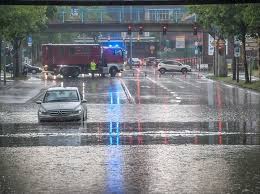 Niederschläge mit katastrophalen folgen auch in leverkusen und umgebung Bilder Unwetter Setzt Leverkusen Unter Wasser Kolner Stadt Anzeiger