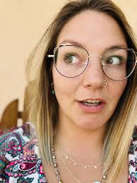 Shannon Thibodeau's Instagram, Twitter & Facebook