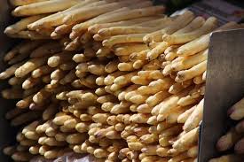 Grossiste En Asperges Blanches Et Vertes Origine Espagne Et Italie Grossiste En Fruits Et Legumes Frais A Marseille Jeanningros