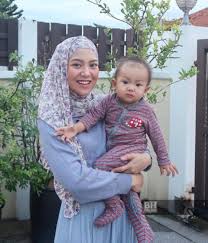 Dulu bising suruh kahwin, sekarang kecoh soal tudung. Download Mawar Rashid Tudung Pictures Kadgallery