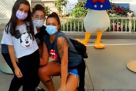 By marta cruz on oct 24, 2020. Marta Cruz Desfruta De Viagem A Disneyland Com A Mae E As Filhas