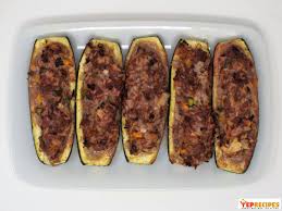 This zucchini boats were stuffed with zucchini seeds, corn, ground beef, paprika, seasoned with salt, red paprika and pepper and i put mozzarella on the top. Beef And Rice Stuffed Zucchini Yeprecipes Com