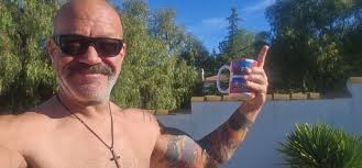 Think your sailplane has a nice L/D? How about a 9135:1 glide ratio? (Solar  powered, to boot!)