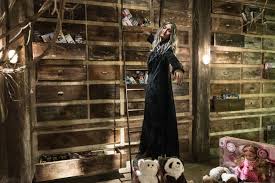 Un bambino, deluso dalla befana, una volta diventato grande la rapisce. La Befana Vien Di Notte Tutto Quello Che Dovete Sapere Sul Film