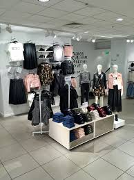 It's recycling as you've never experienced. Merchandising Visuel Merchandiser Styling Mode Fashion Display H M Fashion Displays Clothing Retail Store Design Boutique