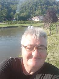 Bună ziua, caut sa cumpar aparat de oxigen portabil, poate este cineva în  grup care are și nu îl mai folosește. Multumesc