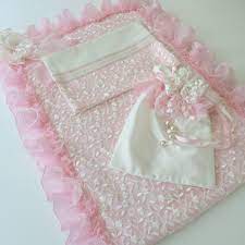 bebege dair panosundaki pin