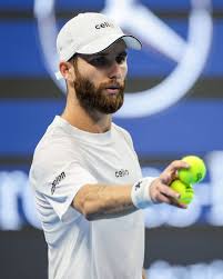 Corentin Moutet est en finale du tournoi d'Almaty ! 😍😍 Le Fran&ccedil;ais s'est  impos&eacute; ce samedi face &agrave; l'Am&eacute;ricain Alex Michelsen (7-5, 6-4) et n'a  toujours pas perdu un set cette semaine.