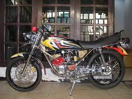 Motor tipe yang satu ini telah mengalami beberapa perubahan desainnya. Inspirasi Modifikasi Yamaha Rx King Klasik Hingga Racing Look Bukareview