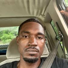 Mistaking a shirt for a skirt in a 90's TV show