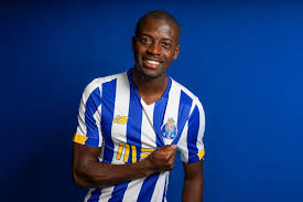 Porto right back nanu had to be taken to hospital in an ambulance after a heavy clash with belenenses goalkeeper stanislav kritsyuk. Fc Porto Nanu Vou Ser Mais Um Para Ajudar O Fc Porto Facebook