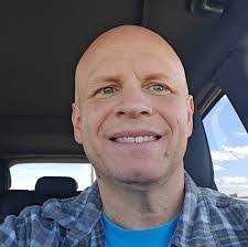 Robert Kiesz's Instagram, Twitter & Facebook