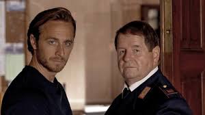 Anstatt das angebot anzunehmen, in frankfurt die leitung der mordkommission zu übernehmen, entscheidet sich die deutsche kriminalkommissarin sonja schwarz (chiara schoras). Die Kritiker Der Bozen Krimi Zundstoff Quotenmeter De Mobile