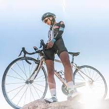 画像に含まれている可能性があるもの 1人以上 自転車 屋外 cycling bicycle stationary bike